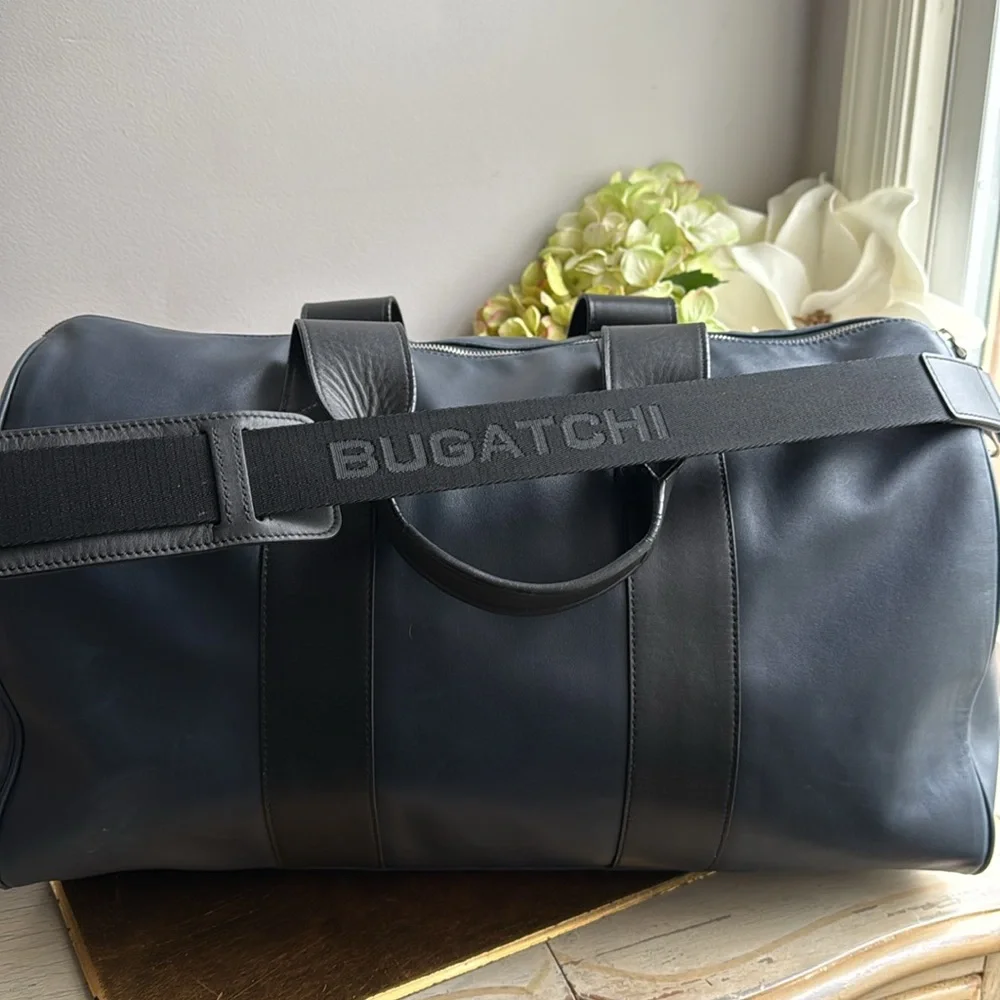 Bugatchi Leather Weekender Duffel Bag in Navy and Black Leather